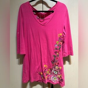 Bella Carra Embroidered Pink Cotton V neck three-quarter sleeve Tunic. Size L.